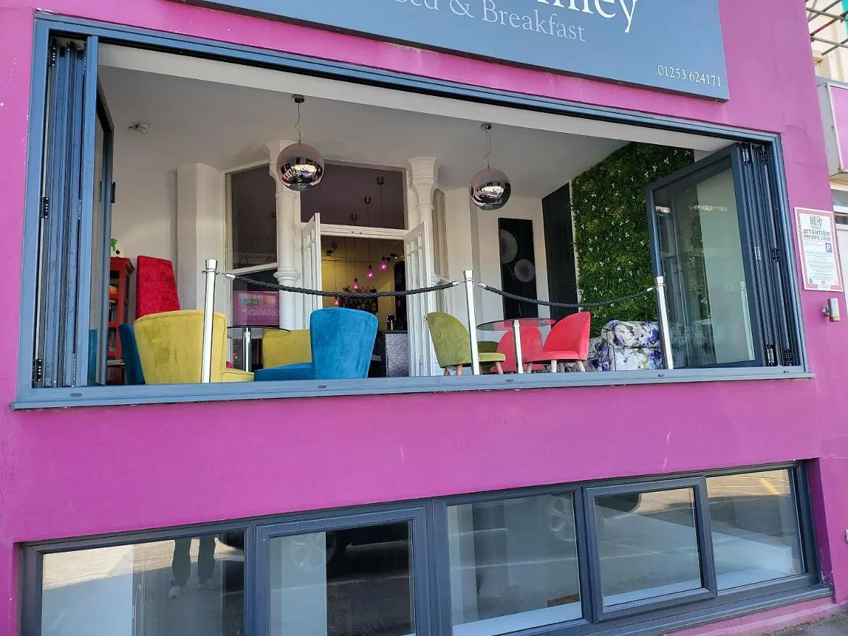 Bed and Breakfast The Bromley Blackpool 4*,  Wielka Brytania